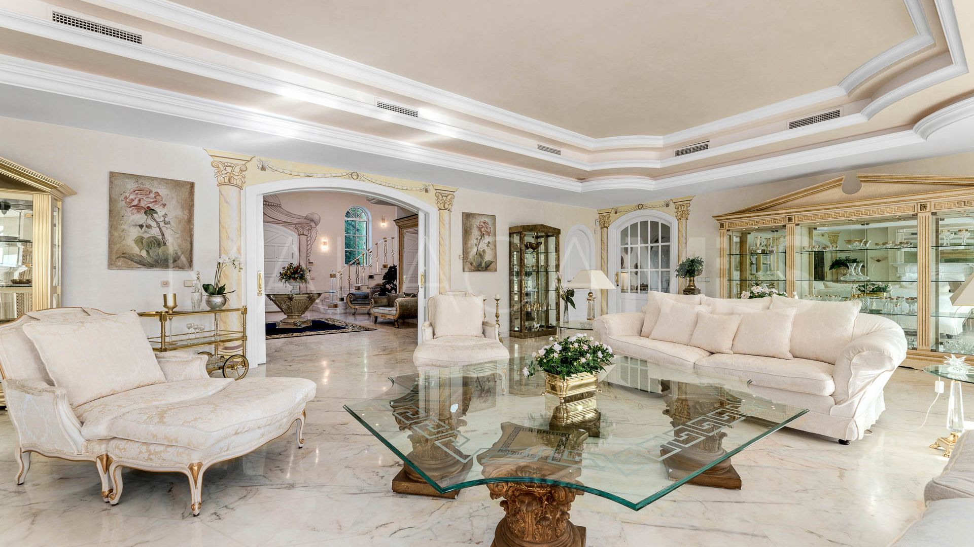 Villa for sale in Cascada de Camojan