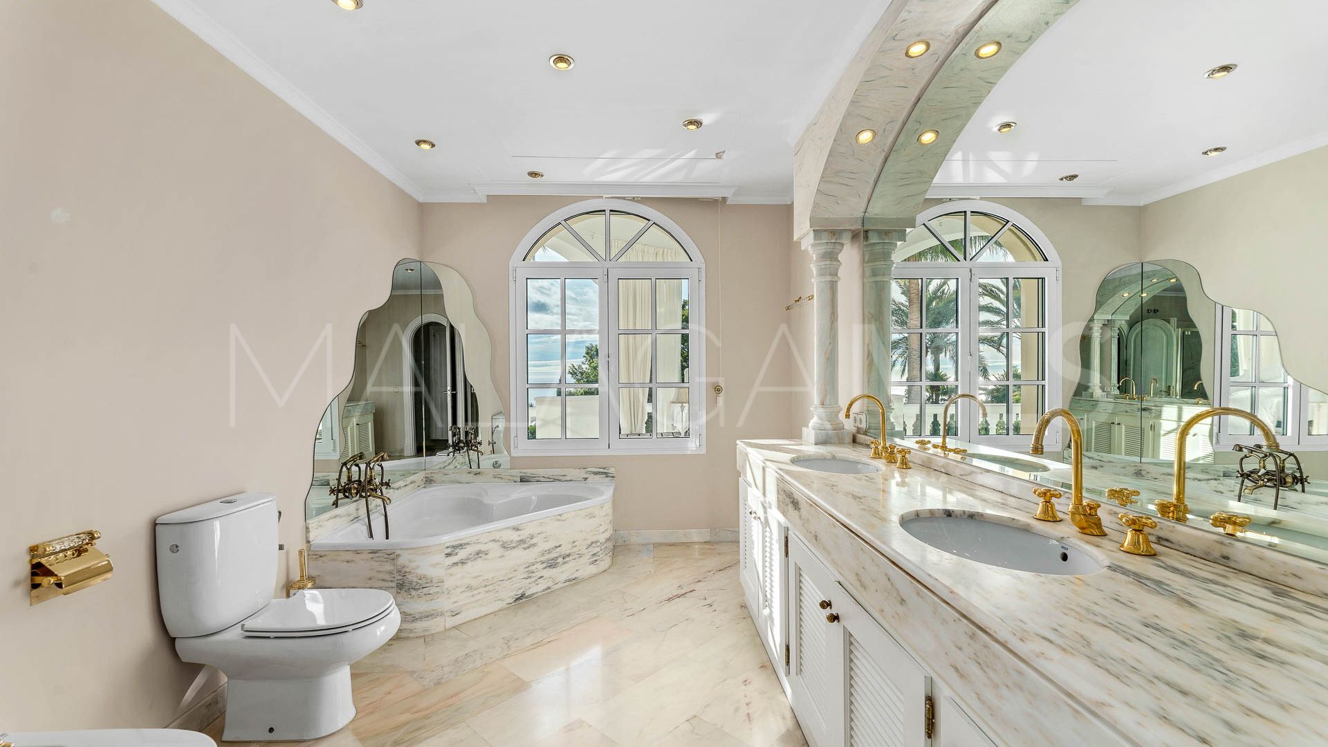 Villa for sale in Cascada de Camojan