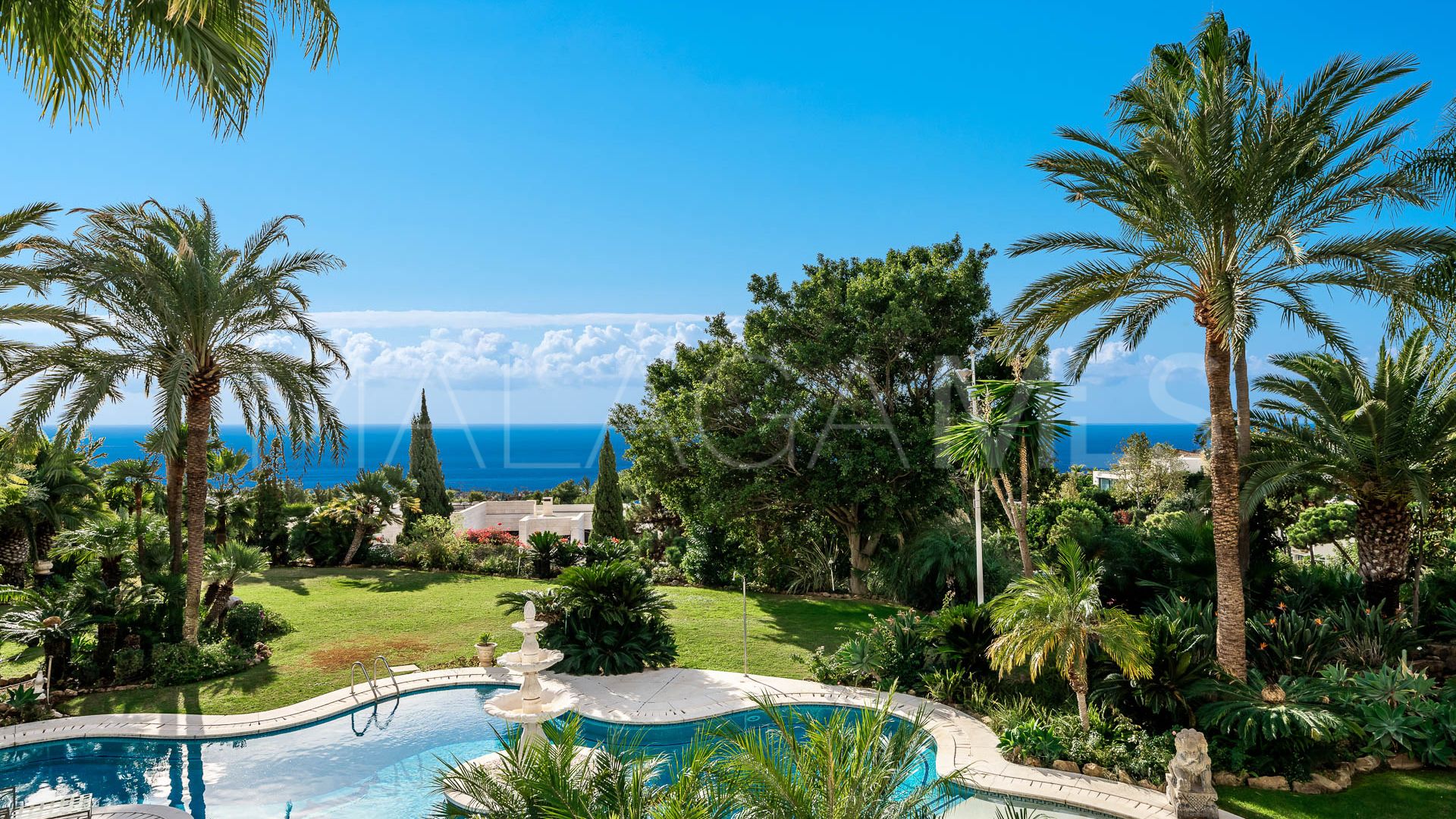 Villa for sale in Cascada de Camojan