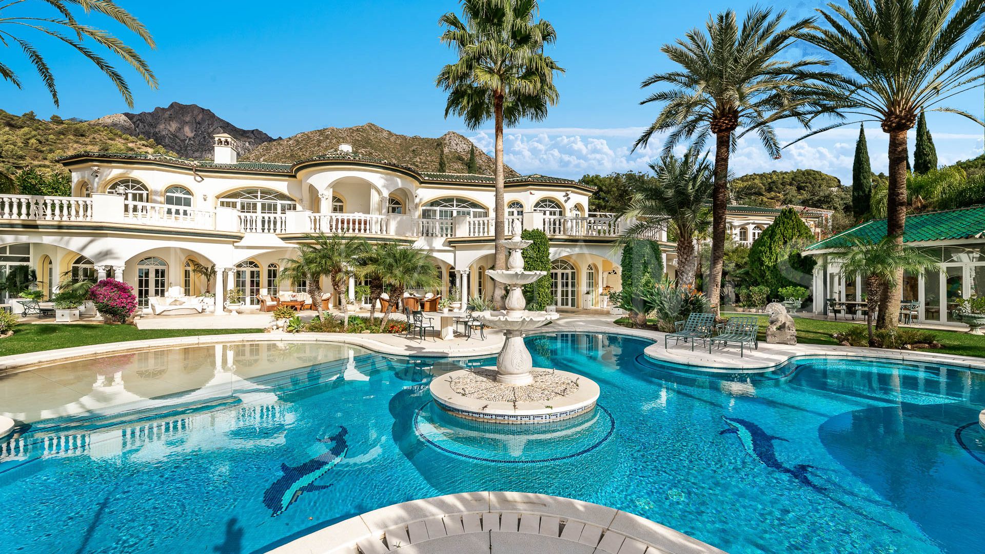 Villa for sale in Cascada de Camojan