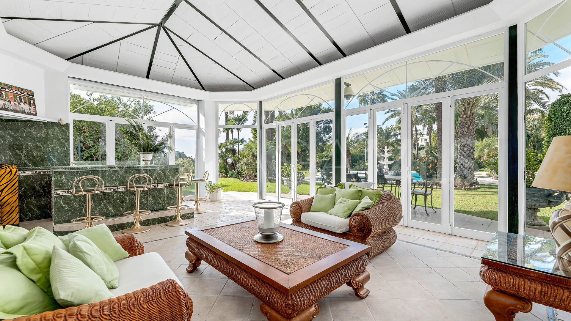 Villa for sale in Cascada de Camojan