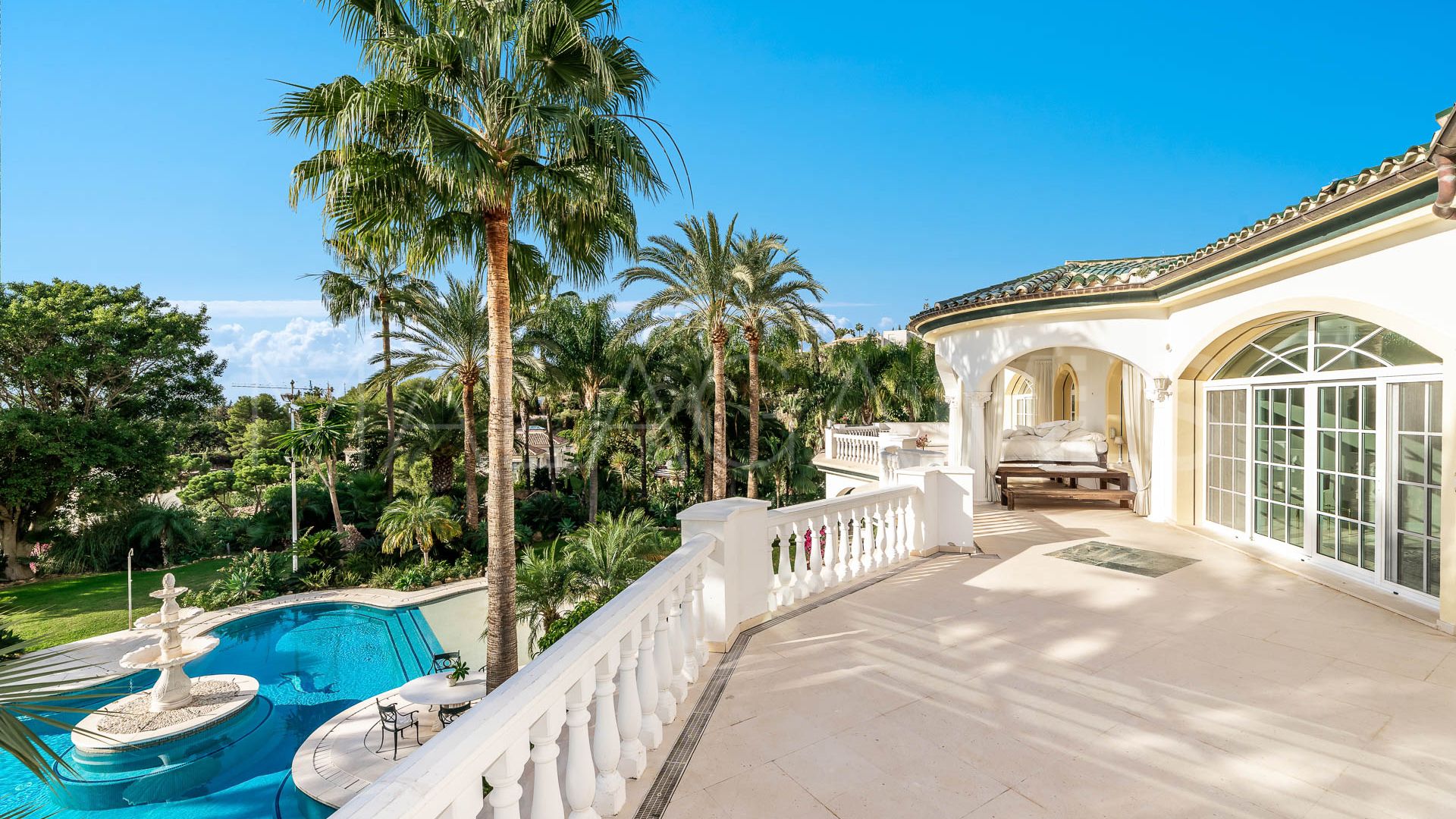 Villa for sale in Cascada de Camojan