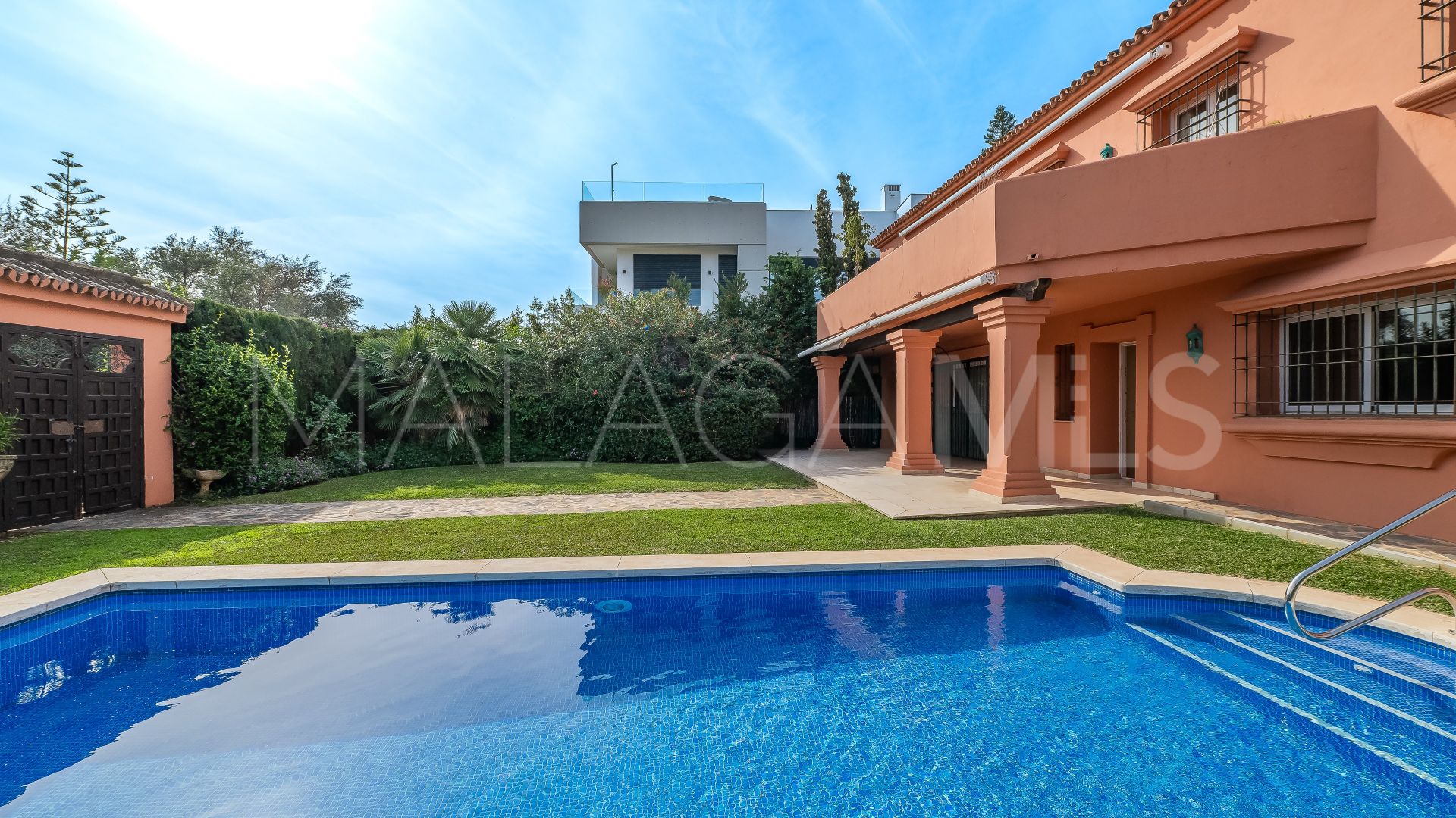 5 bedrooms villa in Beach Side Golden Mile for sale