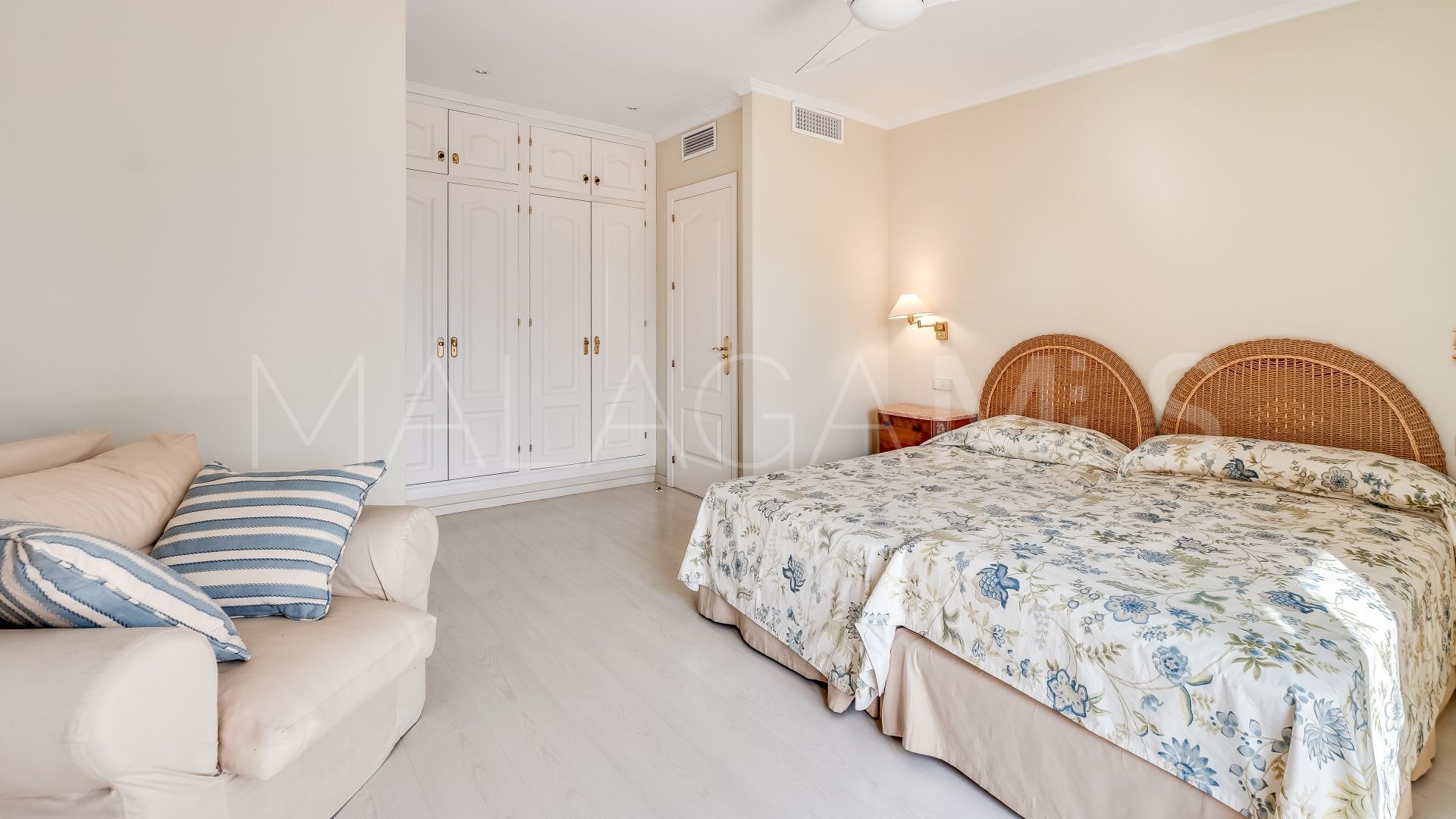 5 bedrooms villa in Beach Side Golden Mile for sale