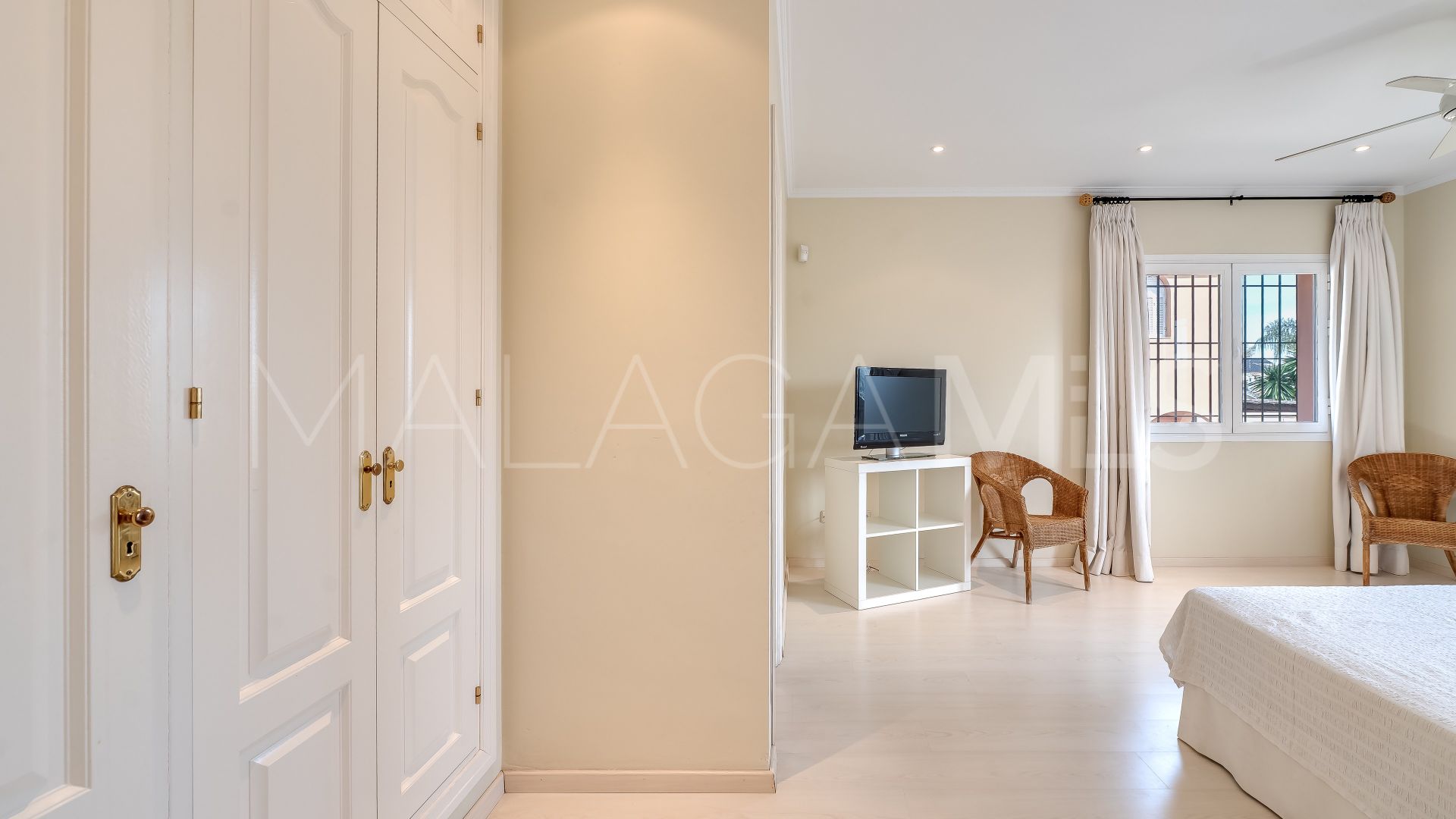 5 bedrooms villa in Beach Side Golden Mile for sale