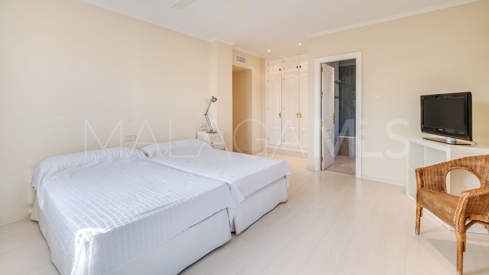 5 bedrooms villa in Beach Side Golden Mile for sale