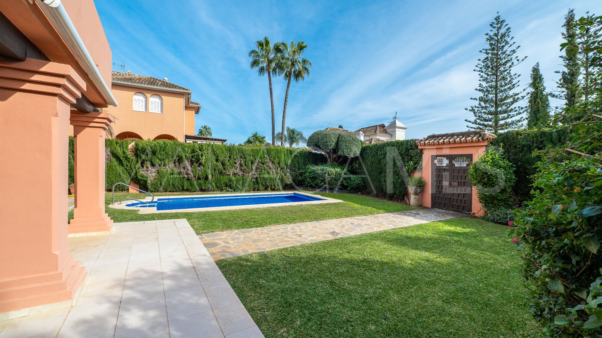 5 bedrooms villa in Beach Side Golden Mile for sale