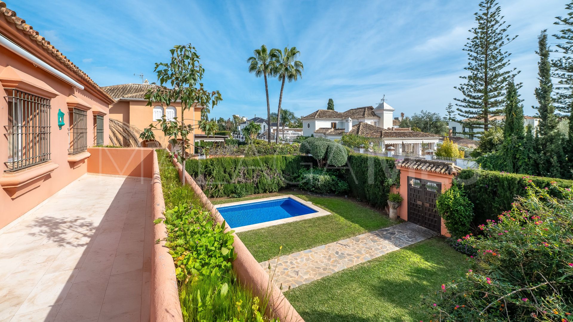 5 bedrooms villa in Beach Side Golden Mile for sale