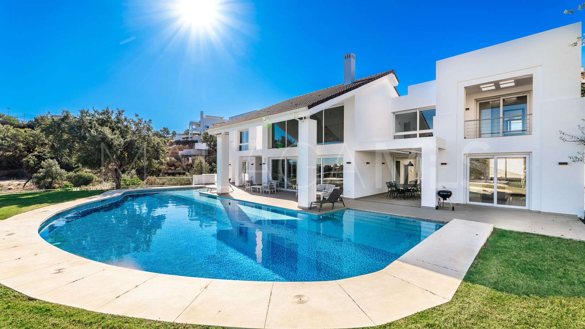 Villa for sale in Altos de Elviria