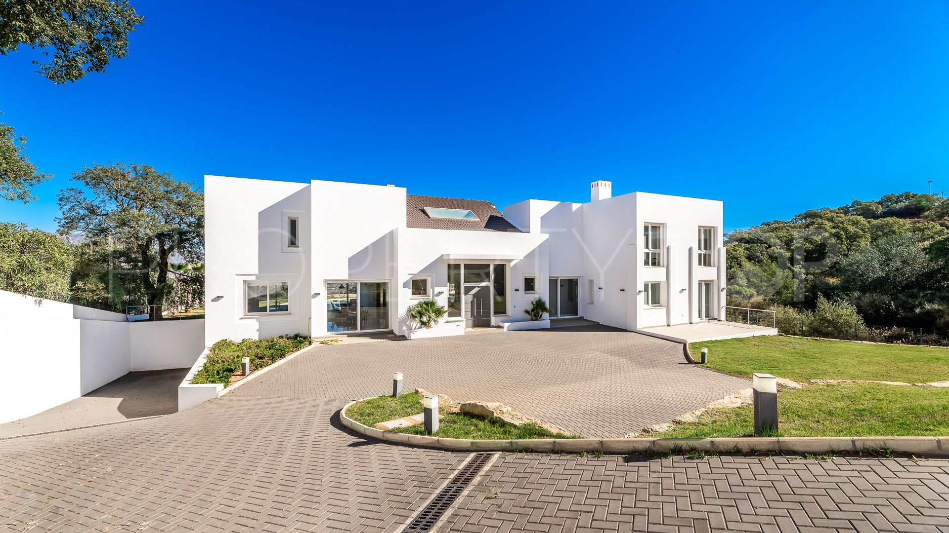 Villa en venta de 7 dormitorios en Altos de Elviria