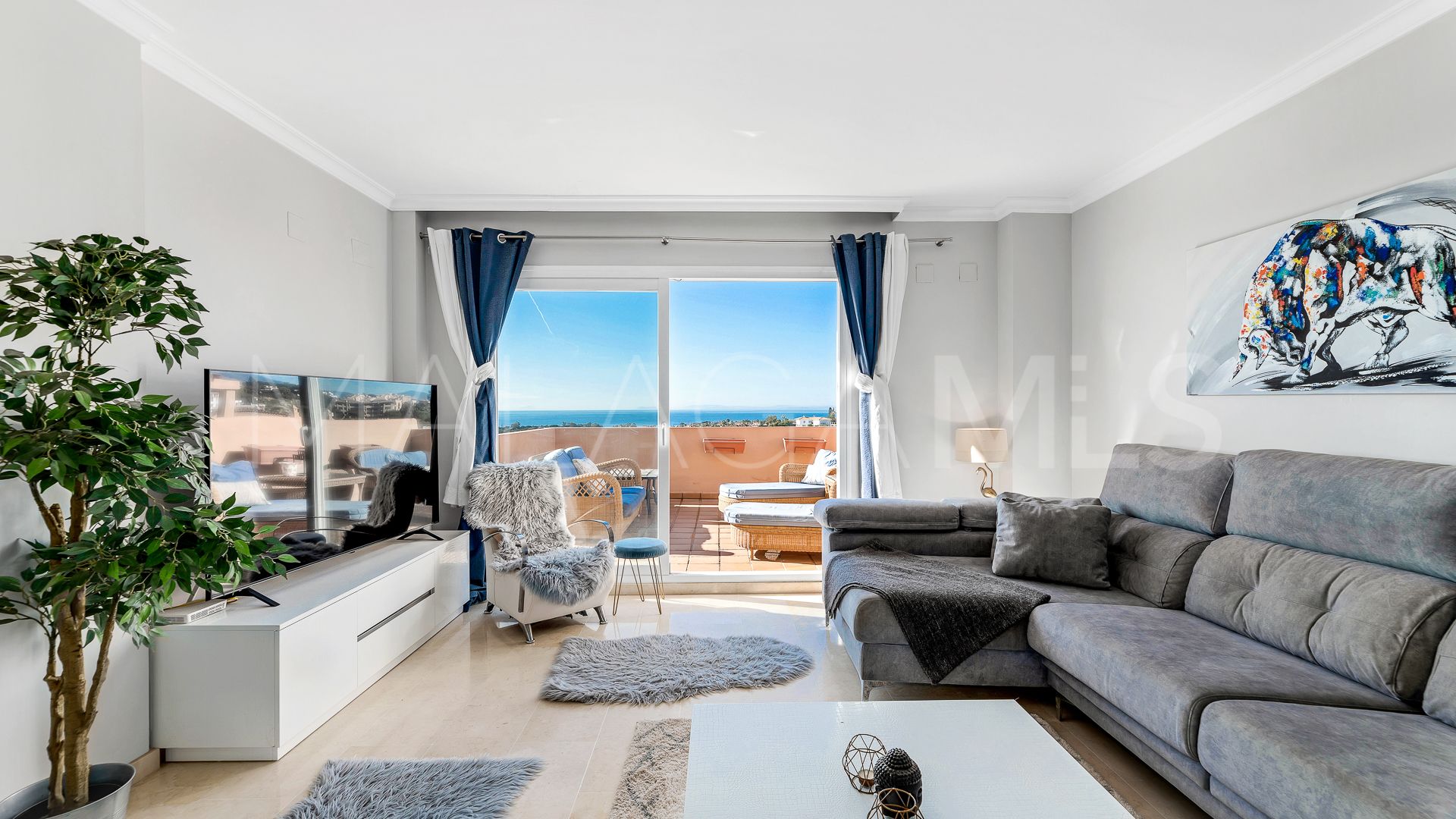 Buy penthouse with 2 bedrooms in Elviria