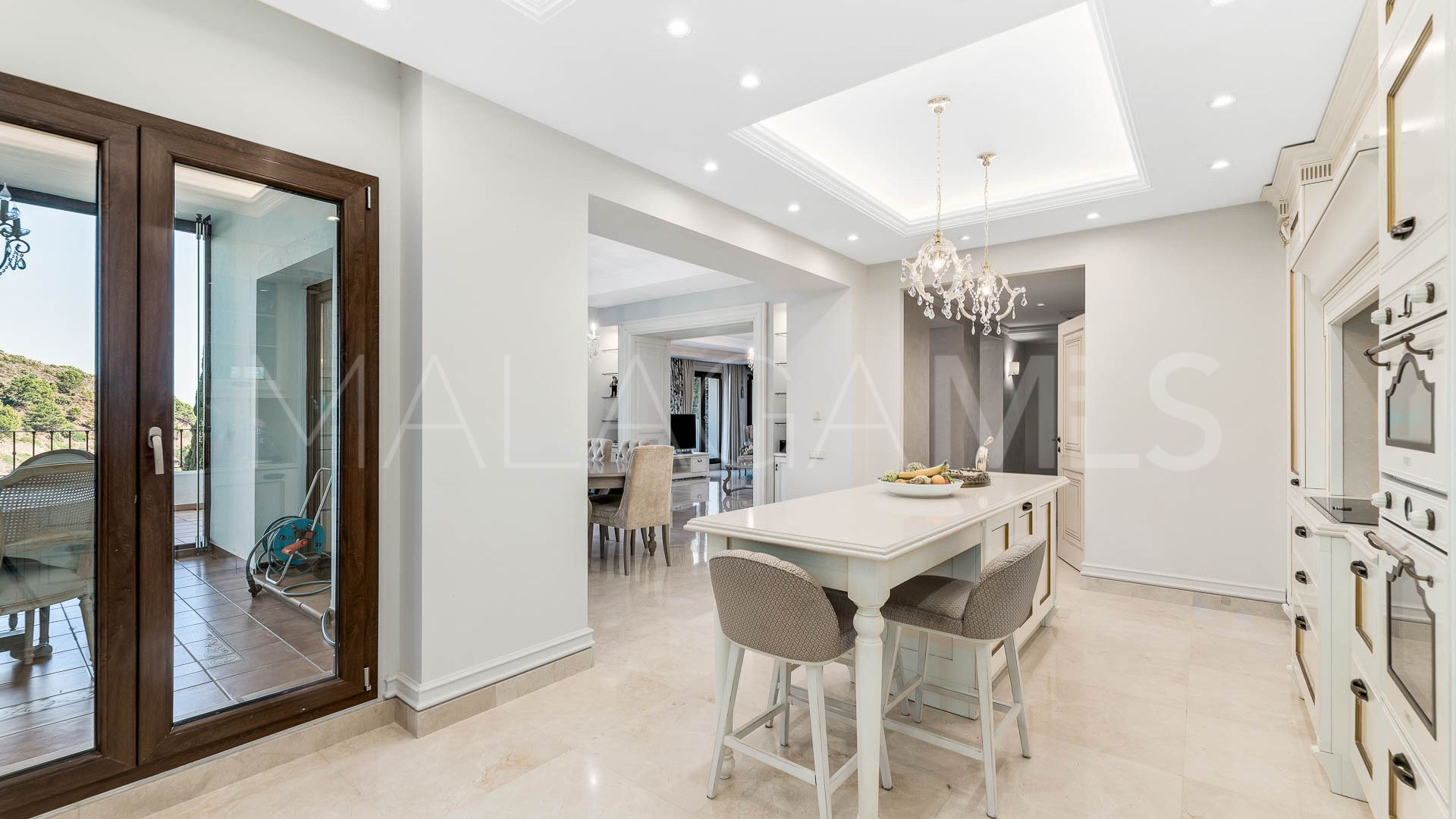 Se vende villa in Benahavis Centro with 5 bedrooms