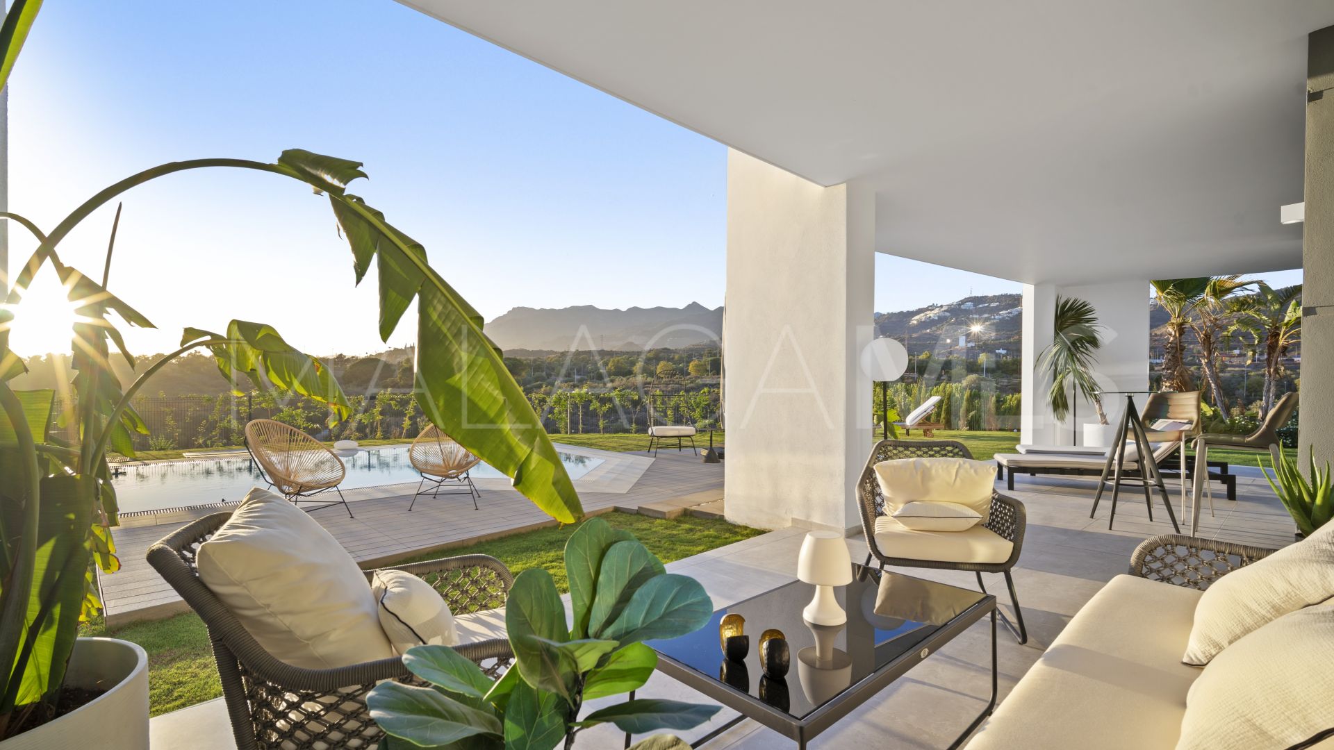 Buy villa in Los Monteros de 4 bedrooms