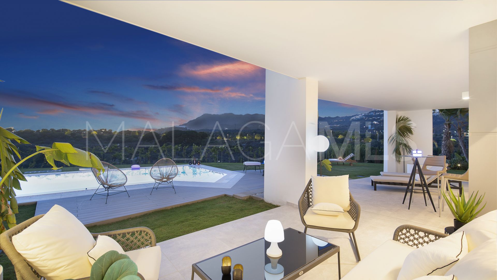 Buy villa in Los Monteros de 4 bedrooms
