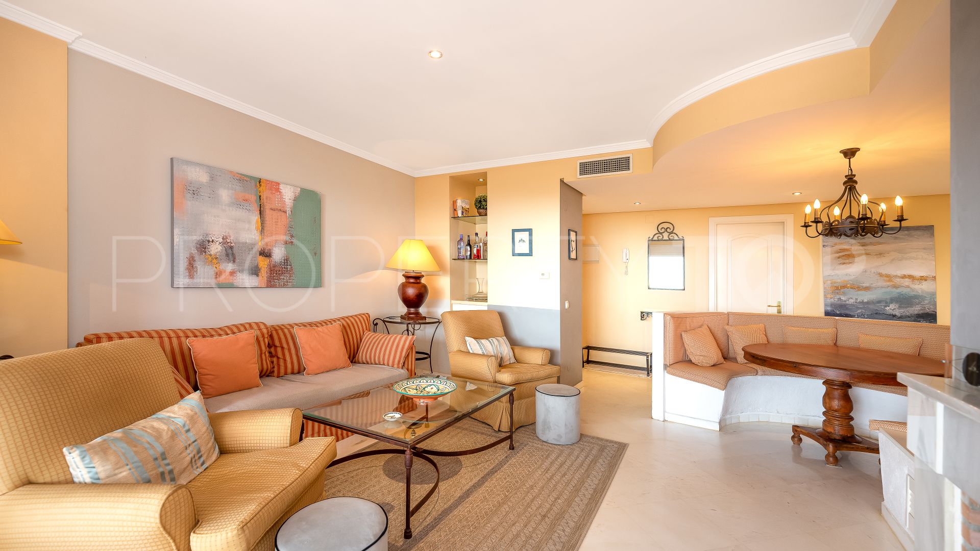 For sale penthouse with 2 bedrooms in Altos de Elviria