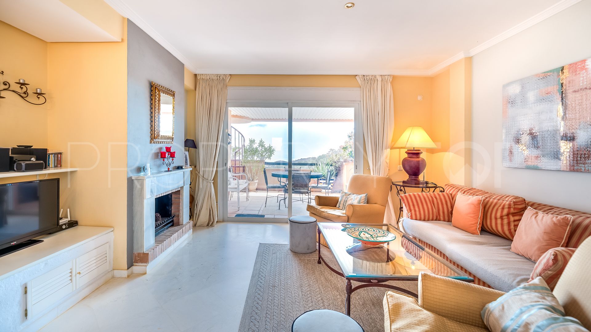 For sale penthouse with 2 bedrooms in Altos de Elviria