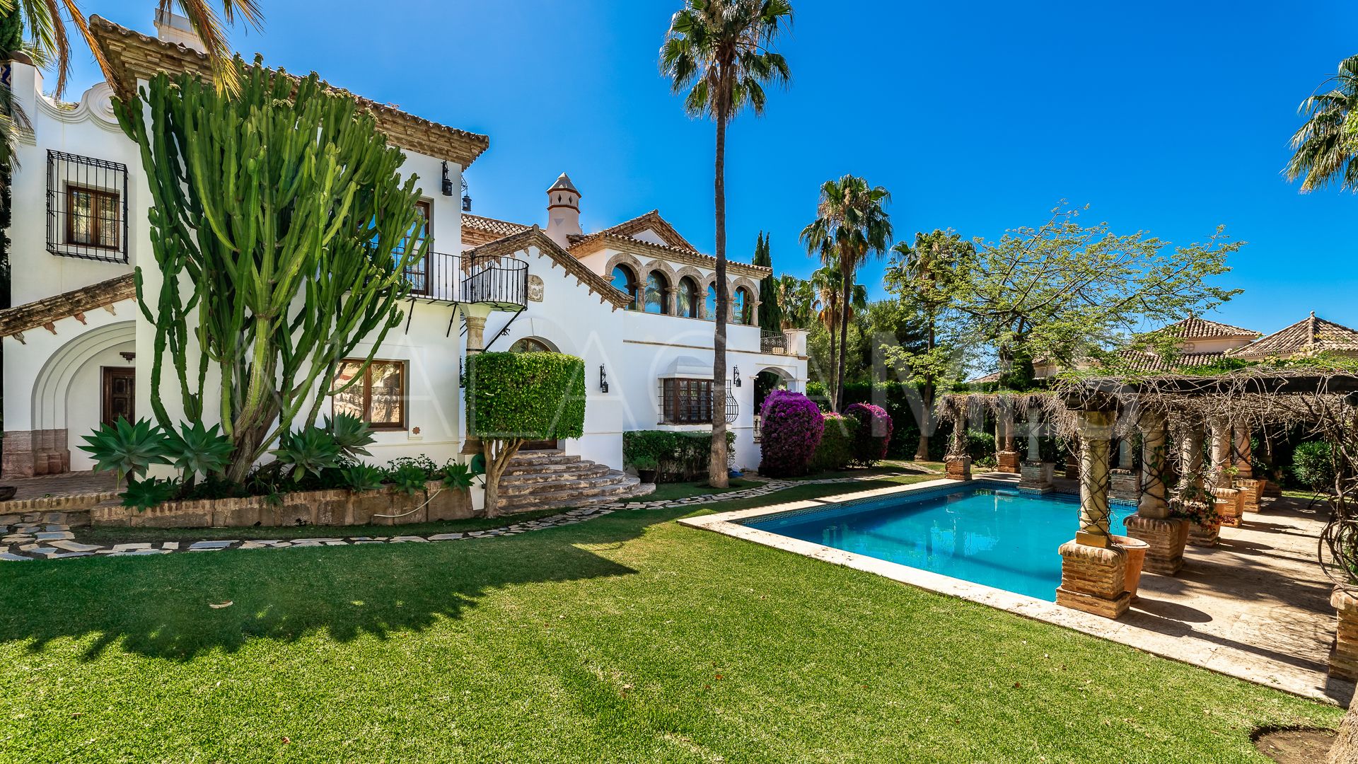 6 bedrooms villa in Sierra Blanca for sale