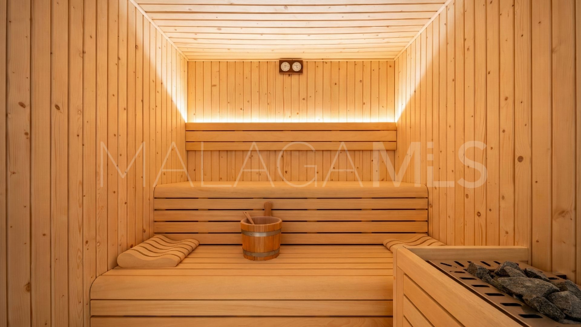 Villa for sale in Cascada de Camojan