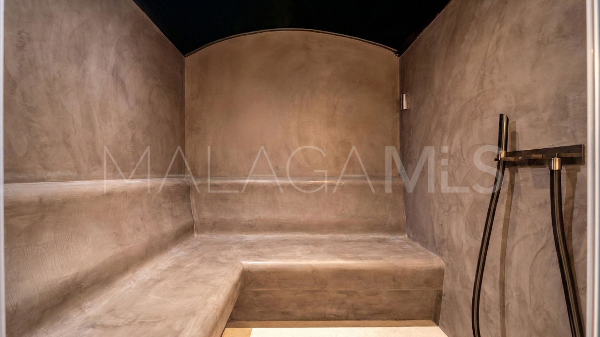 Villa for sale in Cascada de Camojan