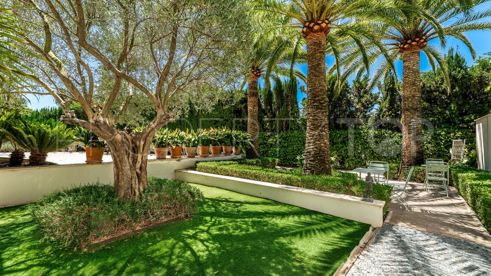Villa for sale in Marbella Hill Club