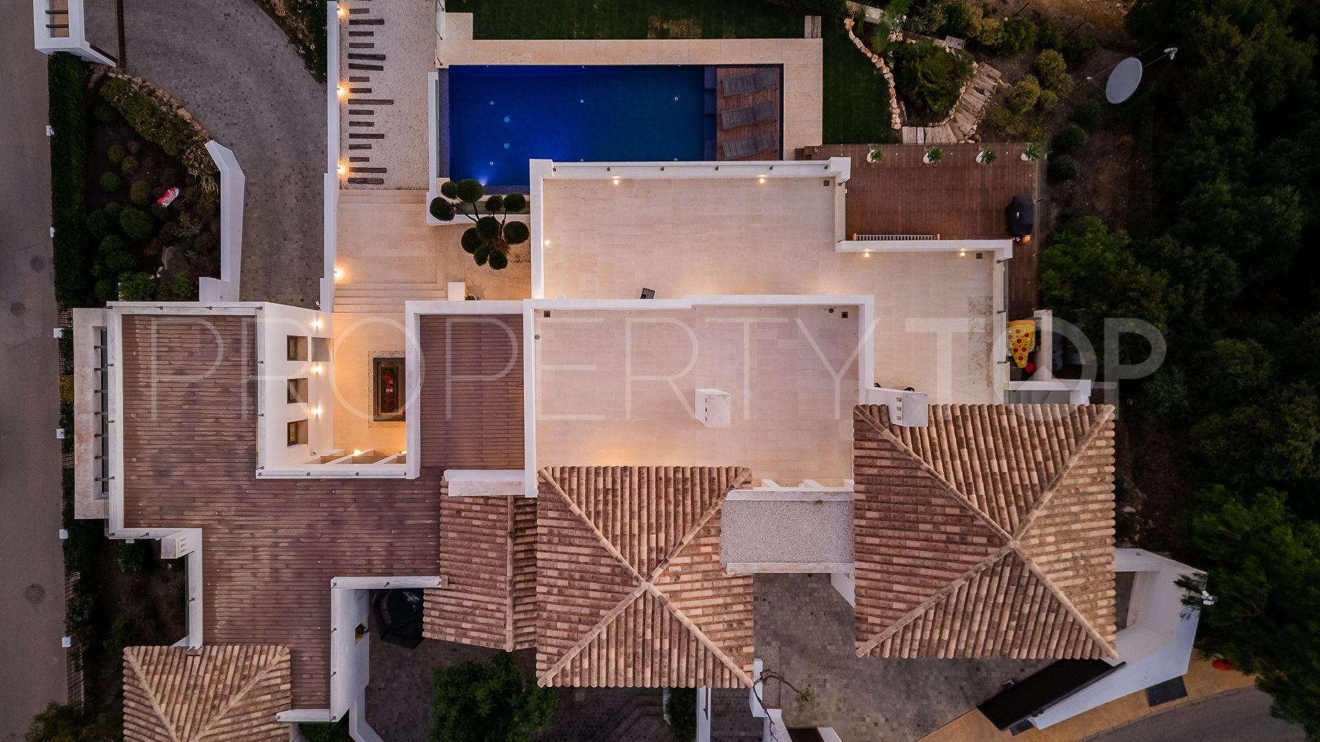 Villa en venta de 5 dormitorios en Los Altos de los Monteros