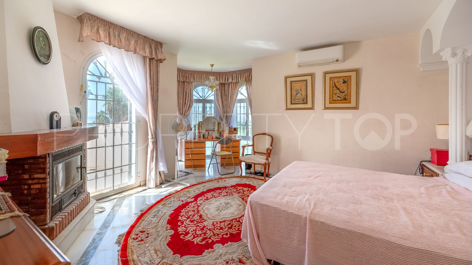 For sale villa in Elviria with 4 bedrooms