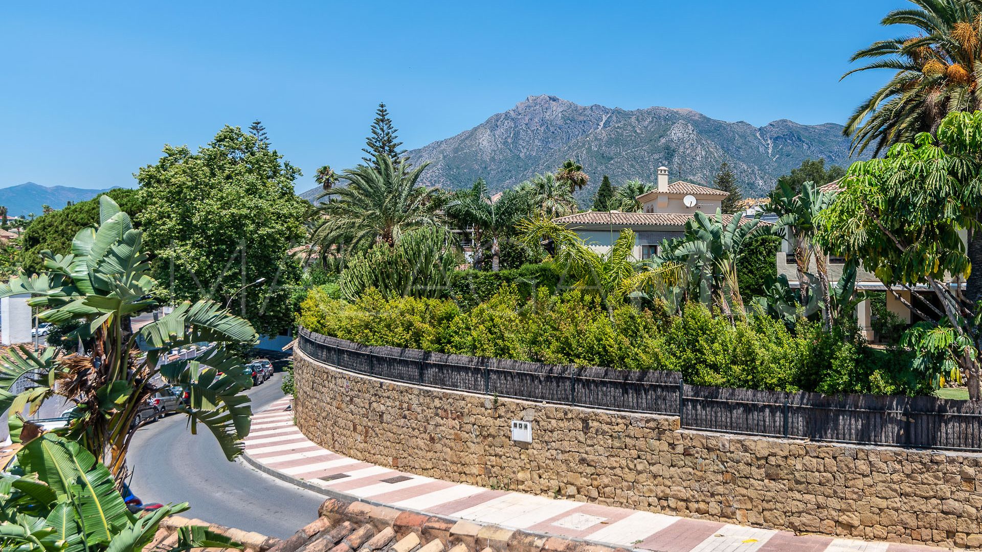 6 bedrooms villa for sale in Marbella Golden Mile