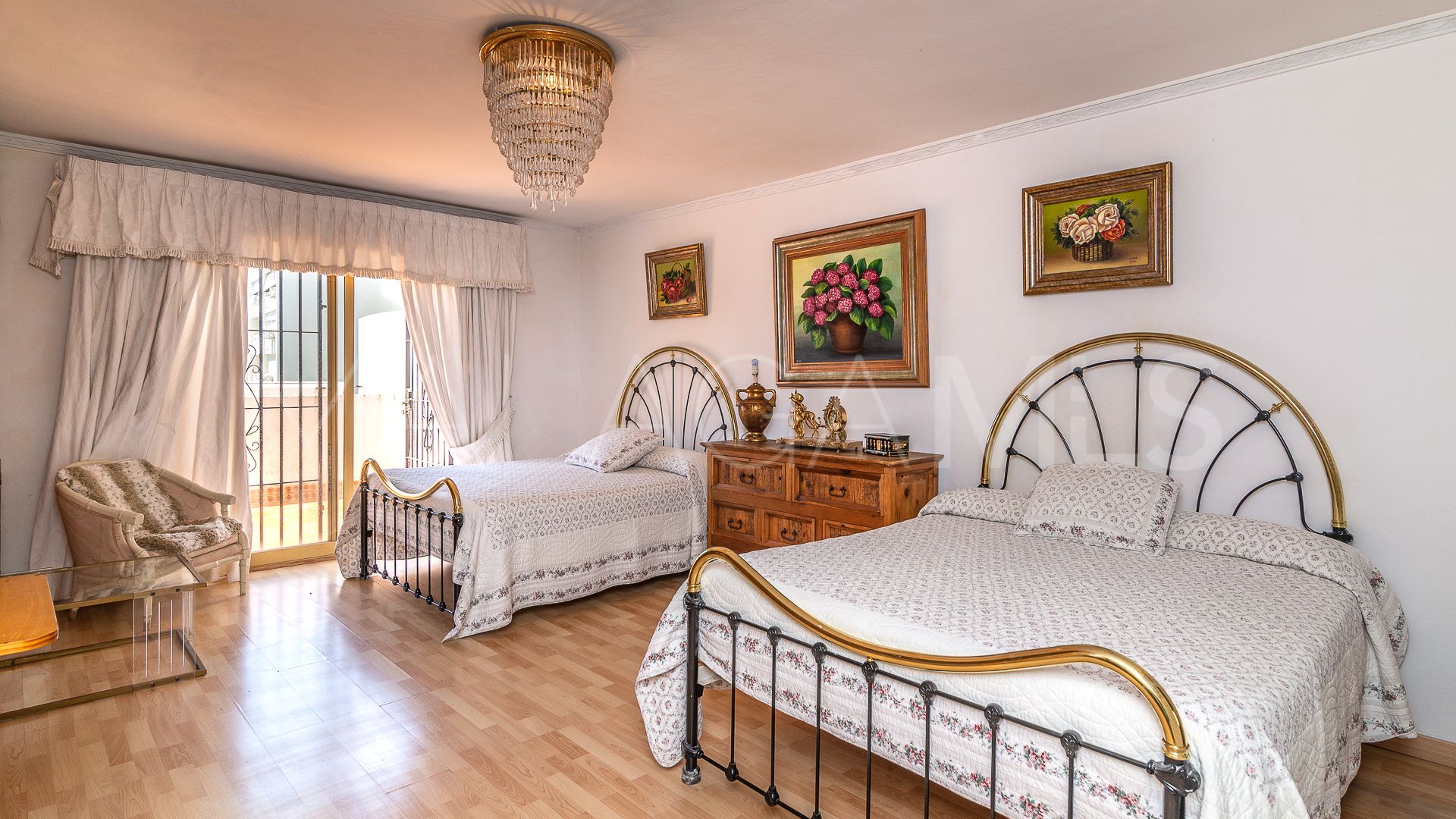 6 bedrooms villa for sale in Marbella Golden Mile