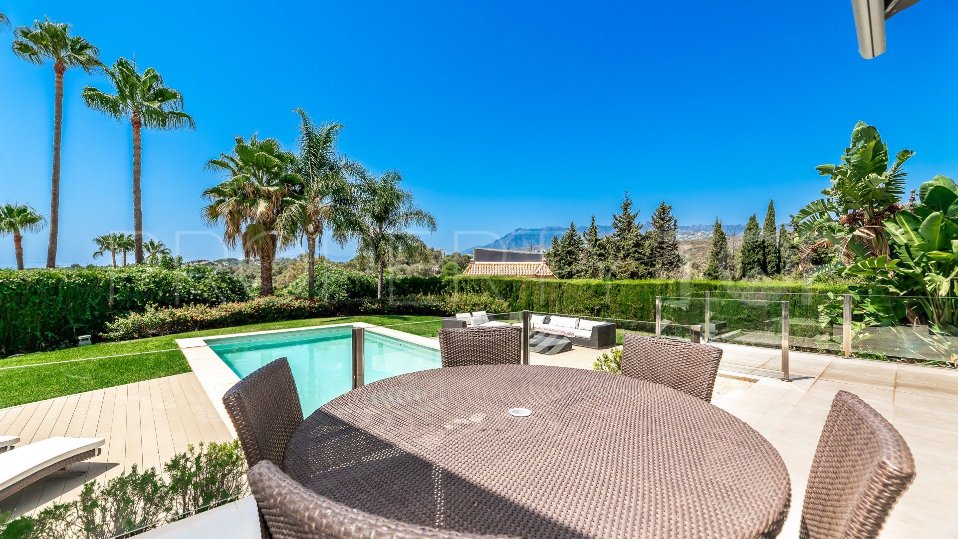 Buy villa in El Rosario with 4 bedrooms