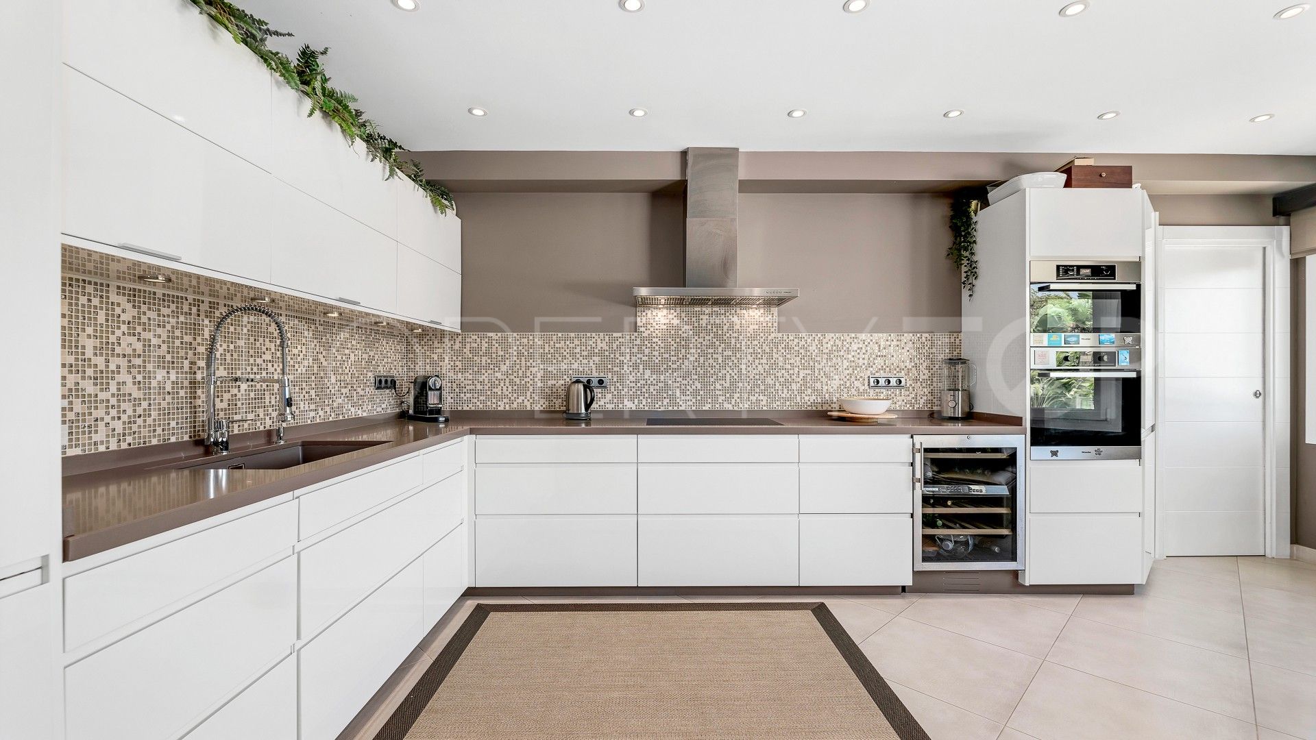 Buy villa in El Rosario with 4 bedrooms