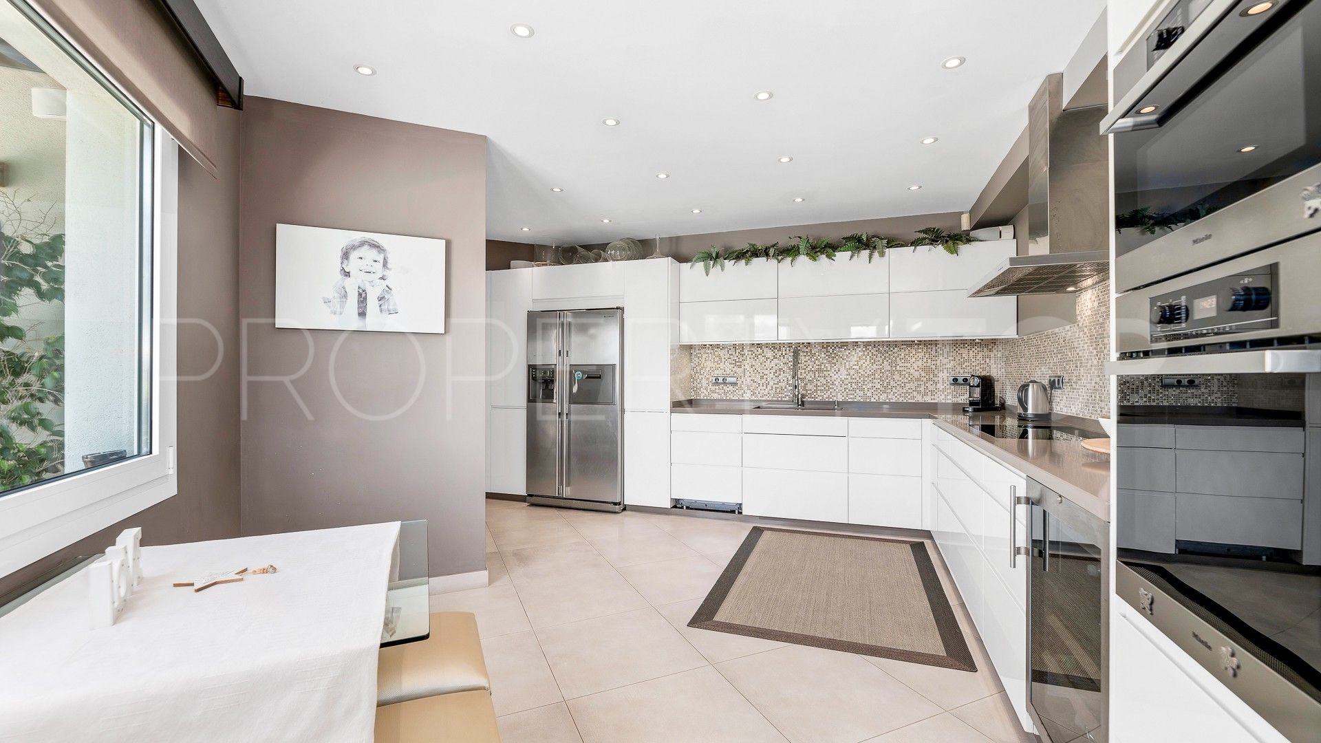 Buy villa in El Rosario with 4 bedrooms
