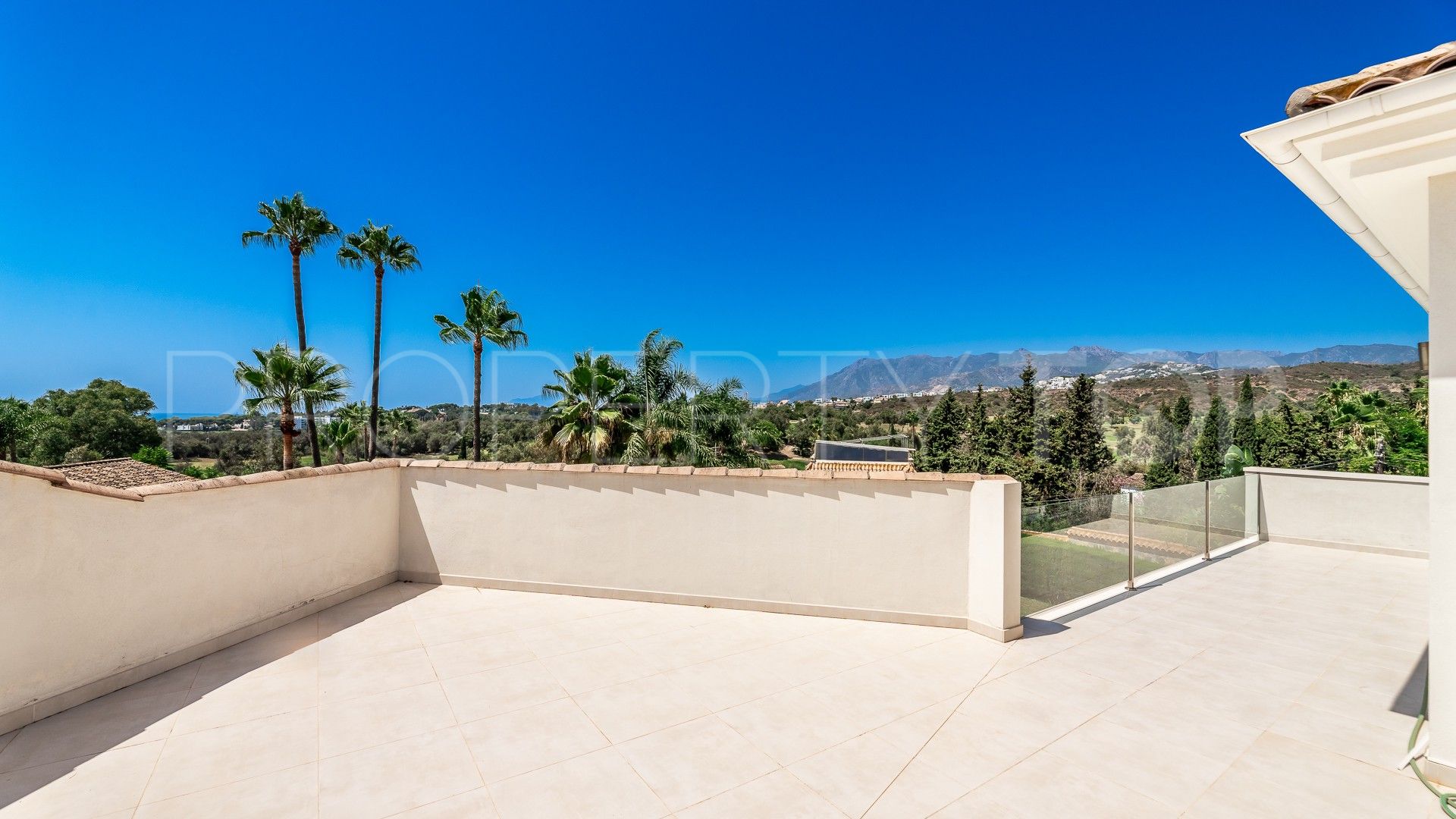 Buy villa in El Rosario with 4 bedrooms