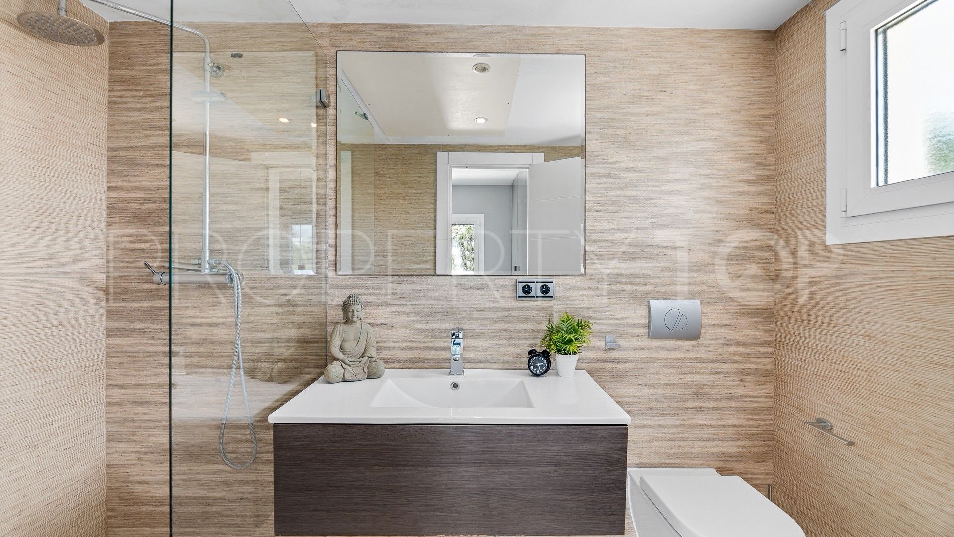 Buy villa in El Rosario with 4 bedrooms