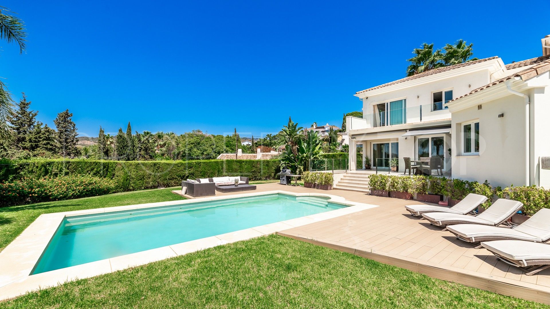 Buy villa in El Rosario with 4 bedrooms