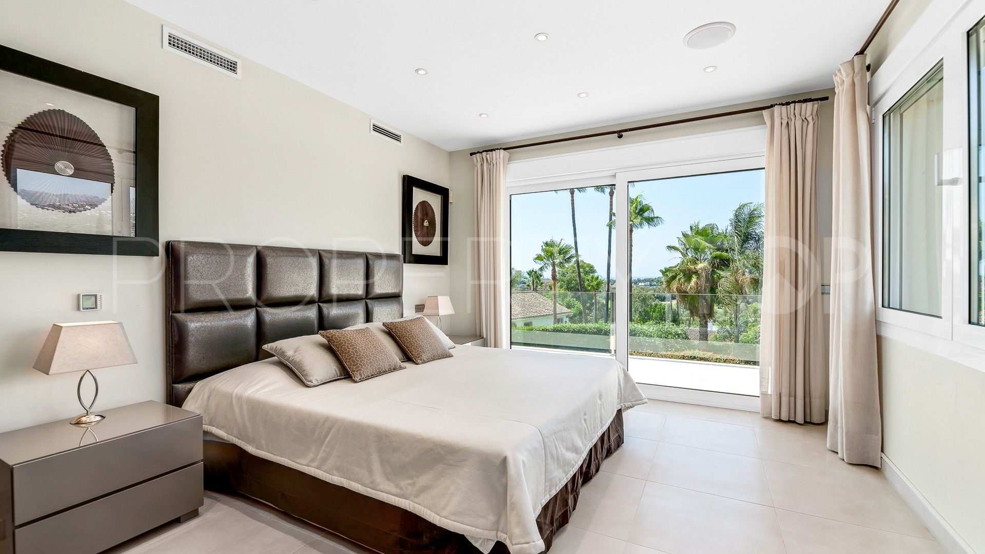 Buy villa in El Rosario with 4 bedrooms