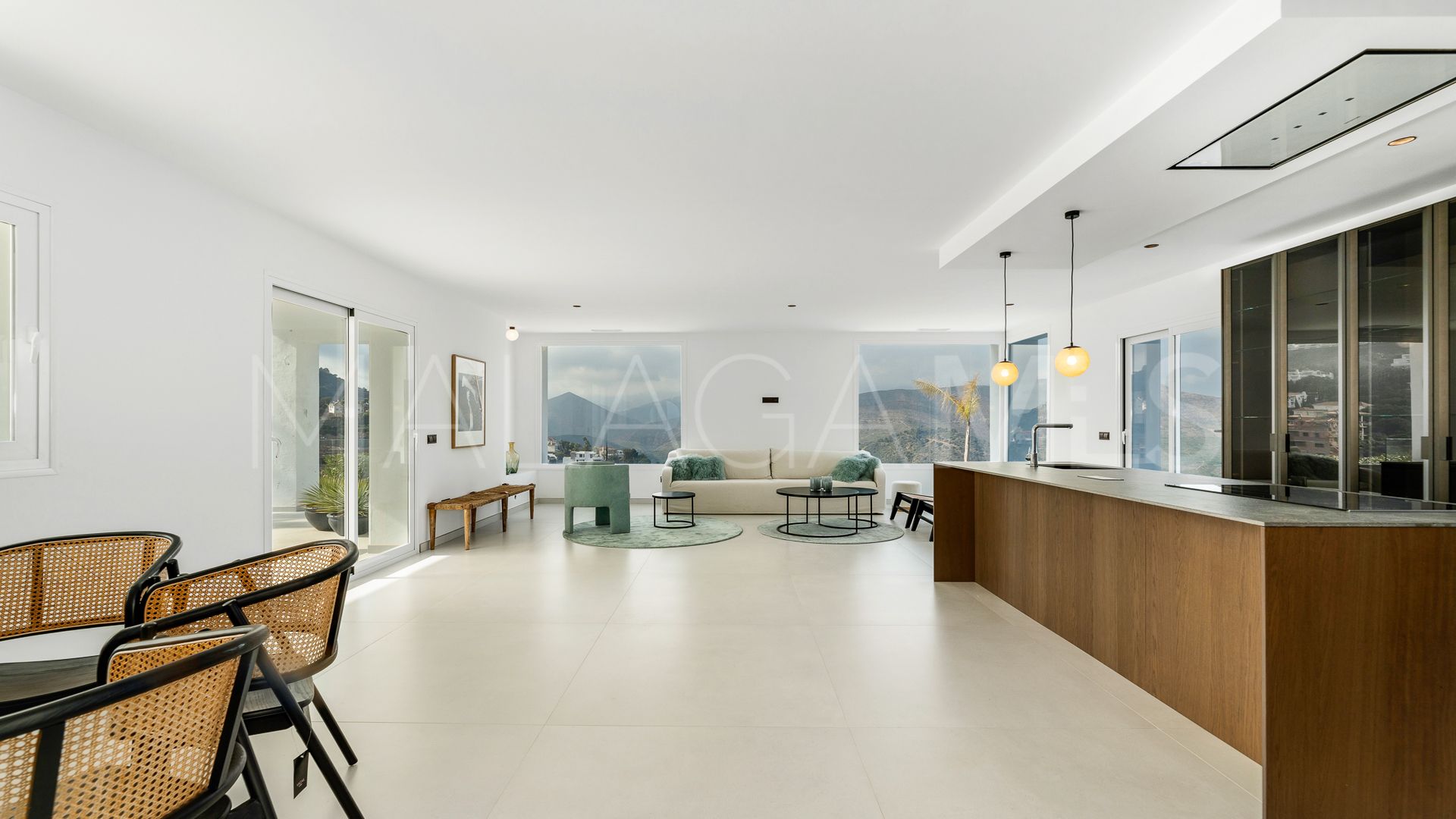 Villa for sale in Altos de Elviria