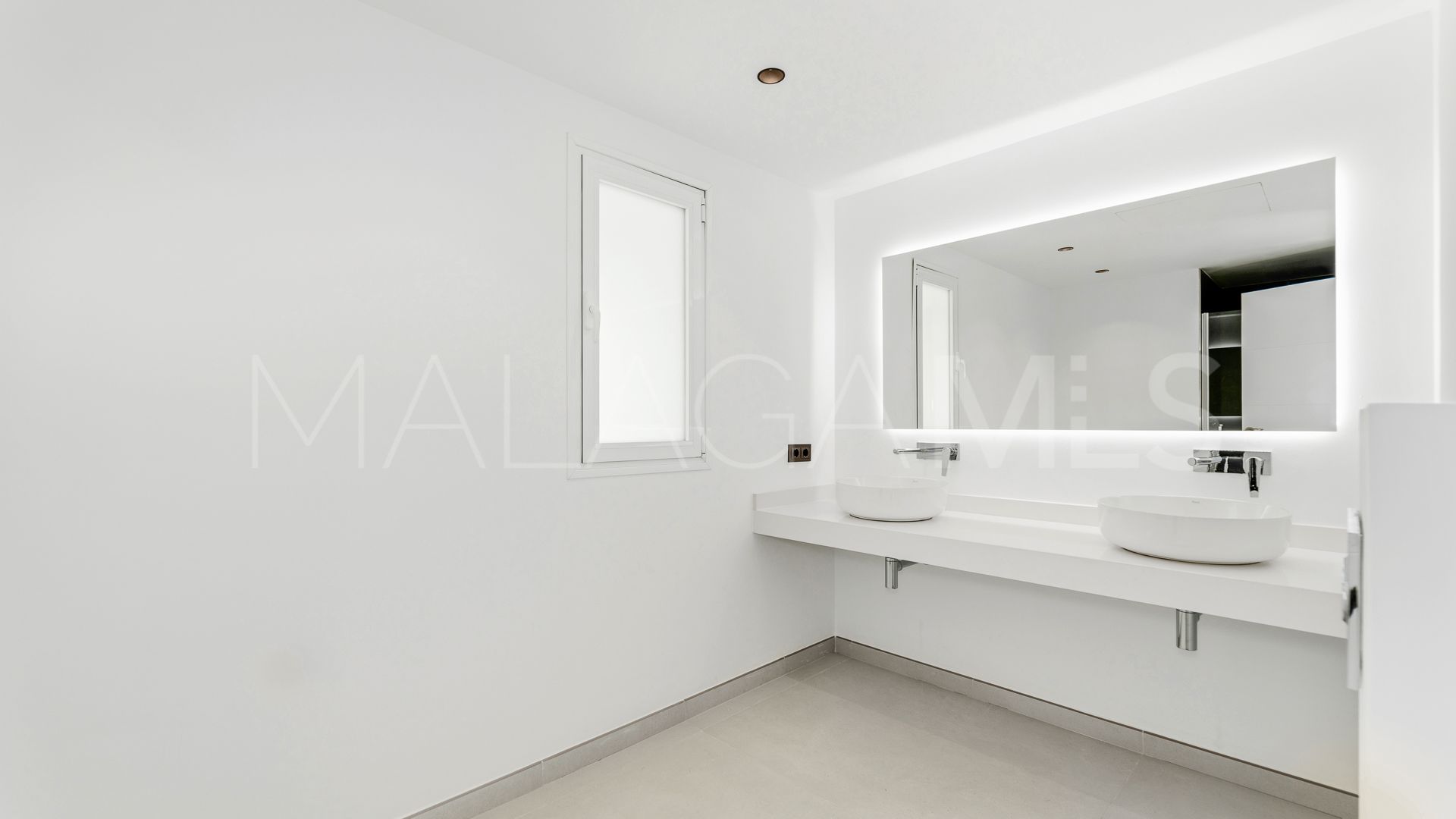 Villa for sale in Altos de Elviria