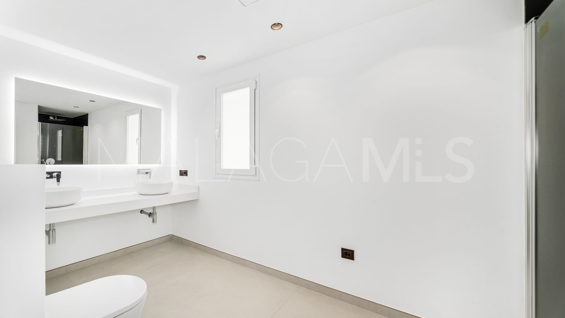 Villa for sale in Altos de Elviria