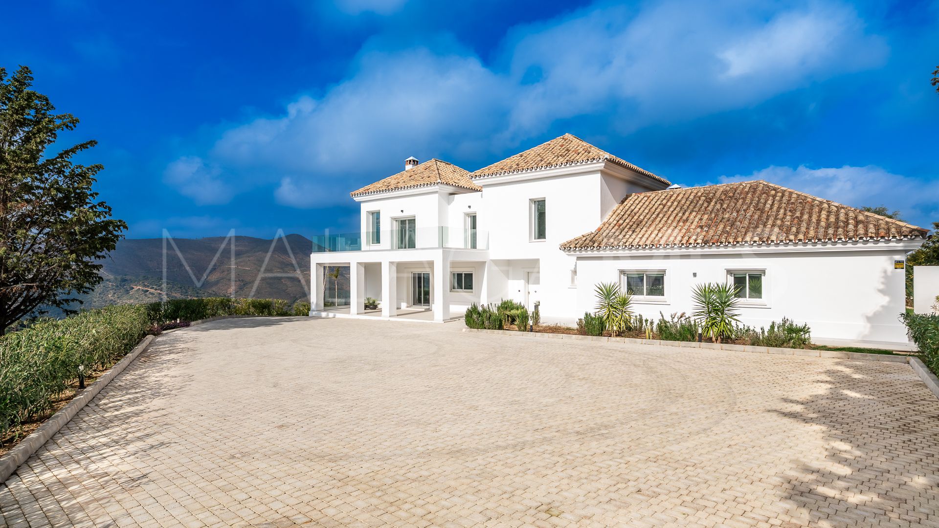 Villa for sale in Altos de Elviria