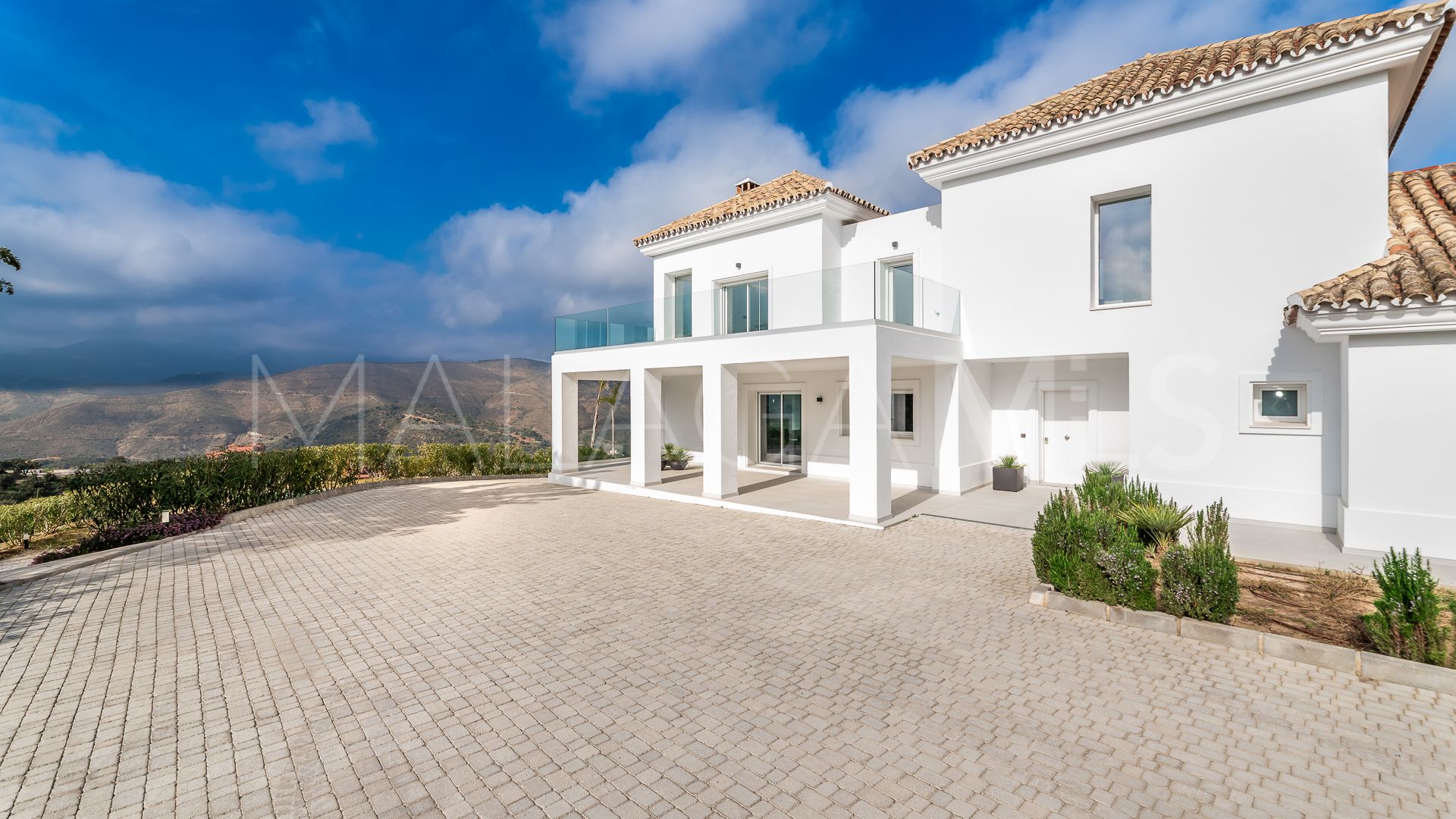 Villa for sale in Altos de Elviria