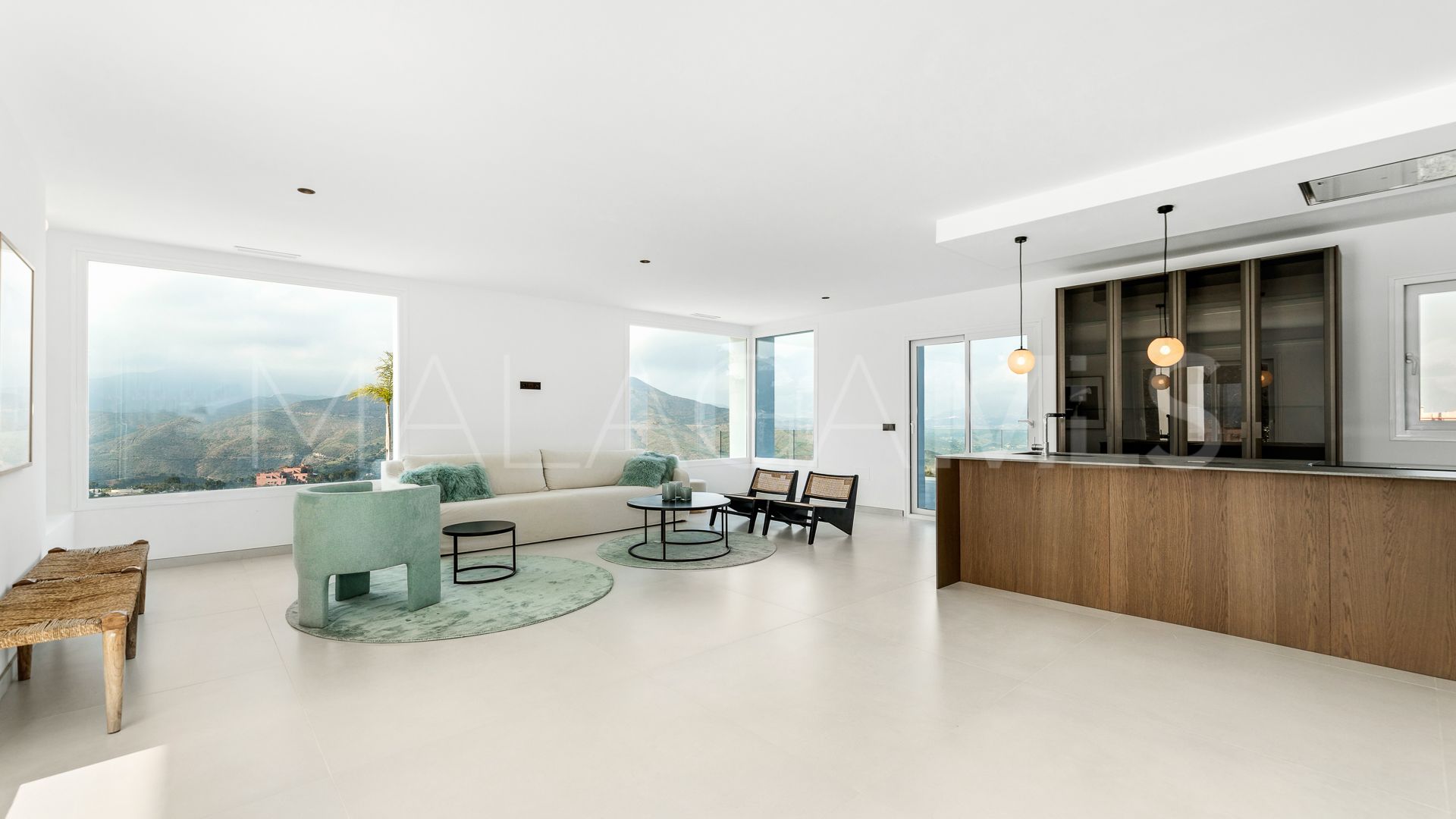 Villa for sale in Altos de Elviria