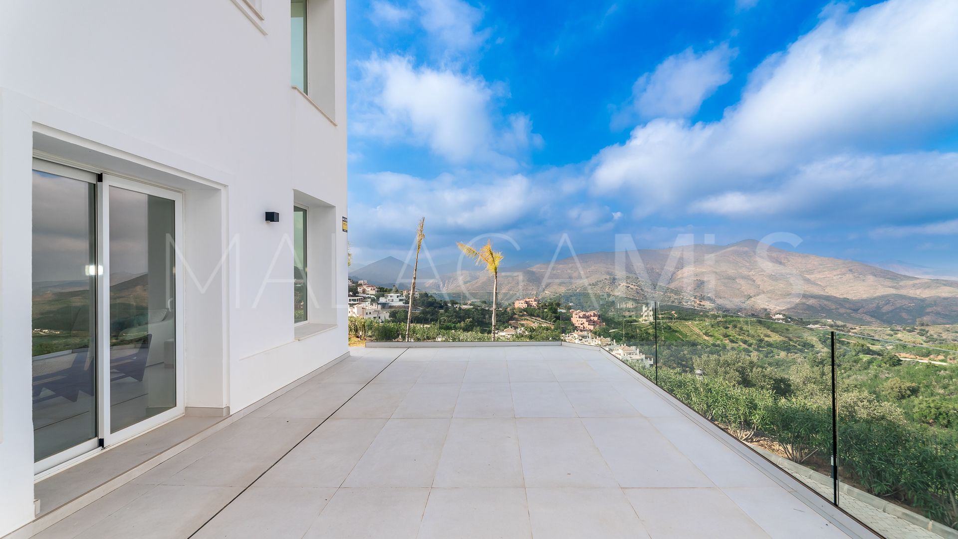 Villa for sale in Altos de Elviria