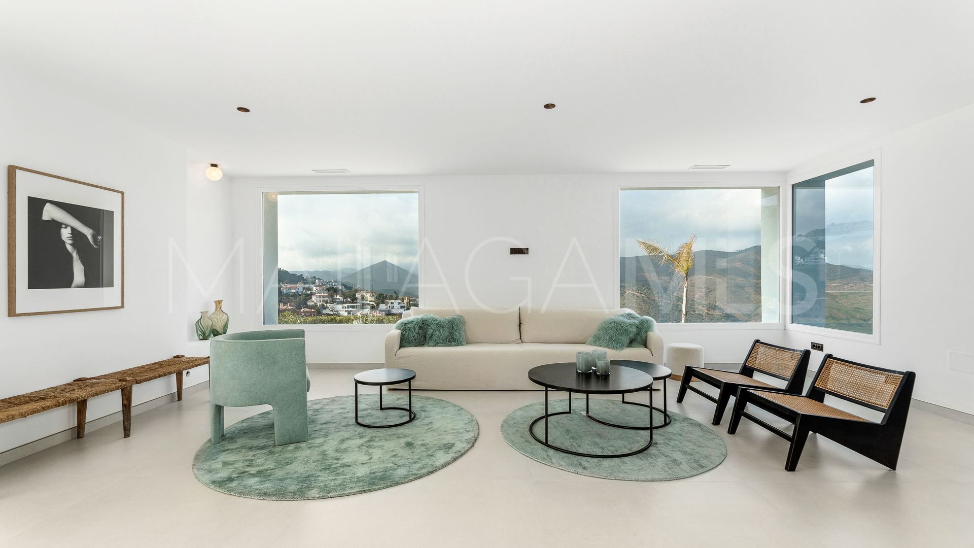 Villa for sale in Altos de Elviria