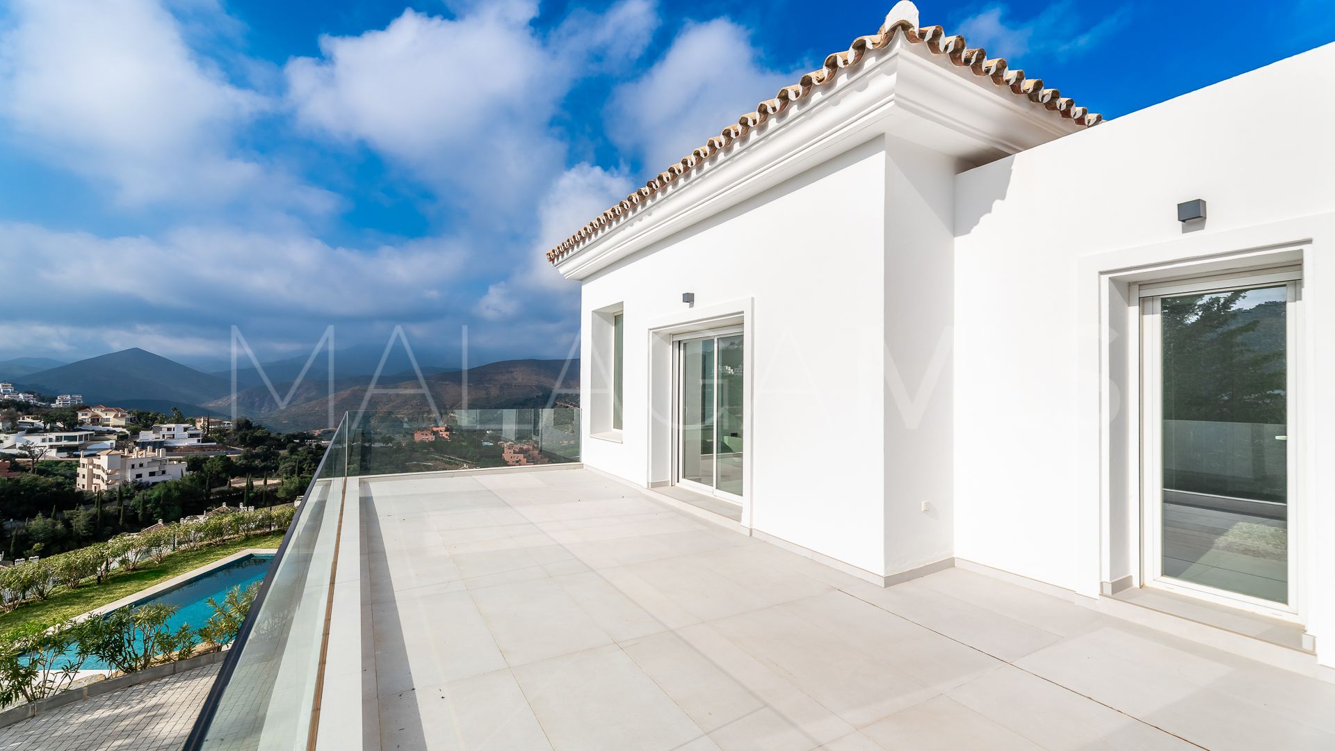 Villa for sale in Altos de Elviria