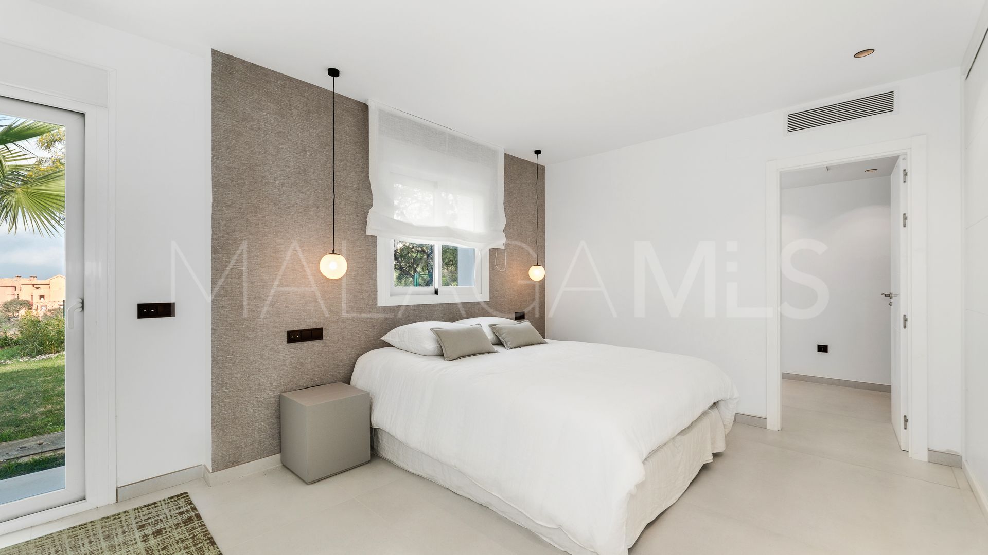 Villa for sale in Altos de Elviria
