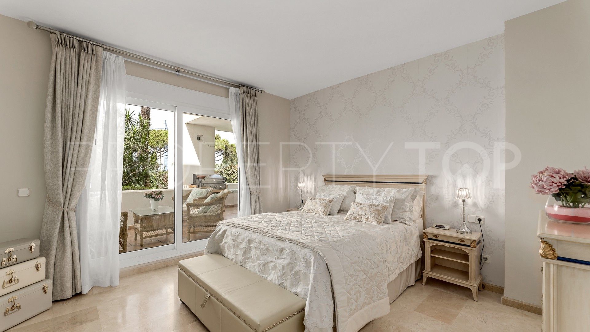 Apartamento de 3 dormitorios en venta en Los Monteros