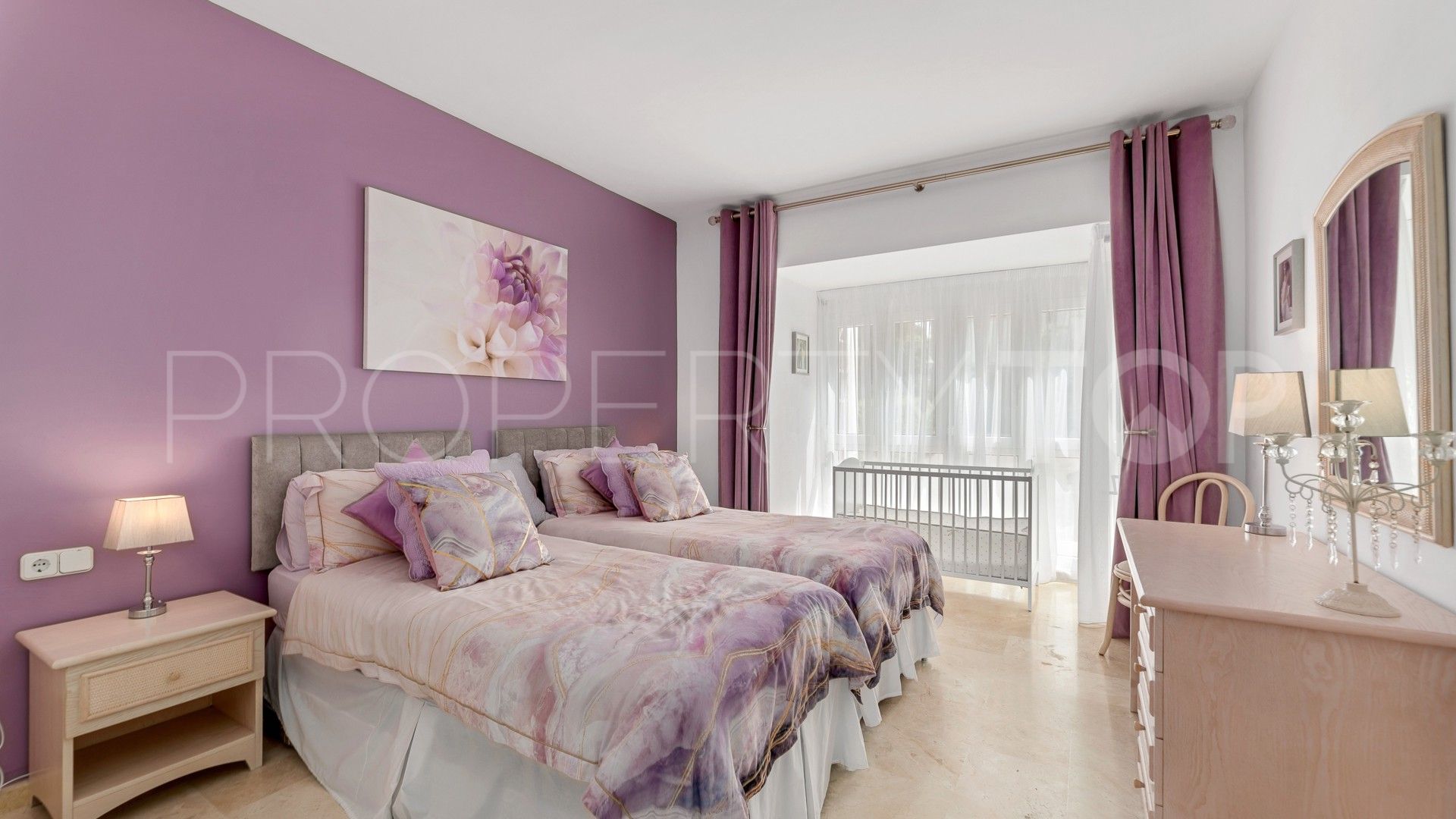 Apartamento de 3 dormitorios en venta en Los Monteros