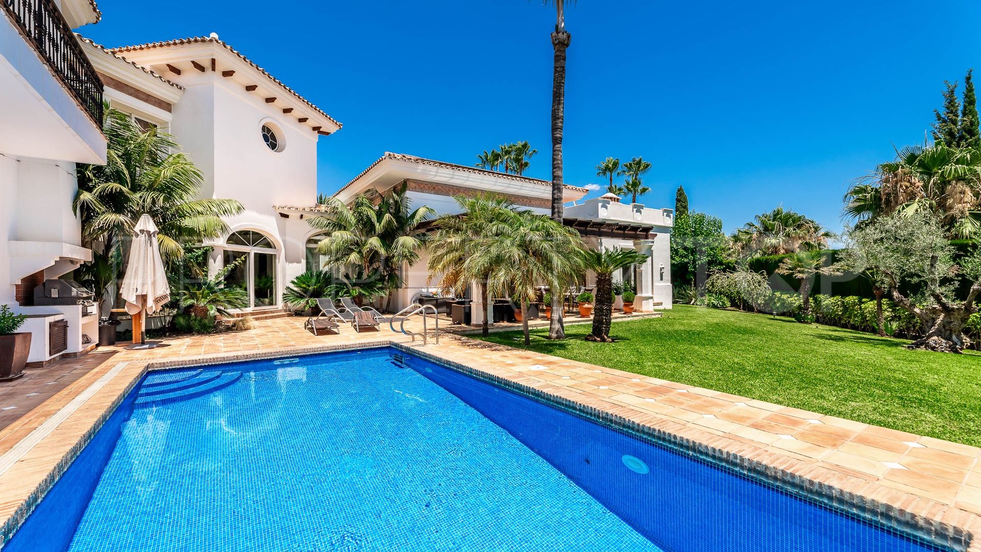 Villa en venta en La Quinta de Sierra Blanca de 5 dormitorios