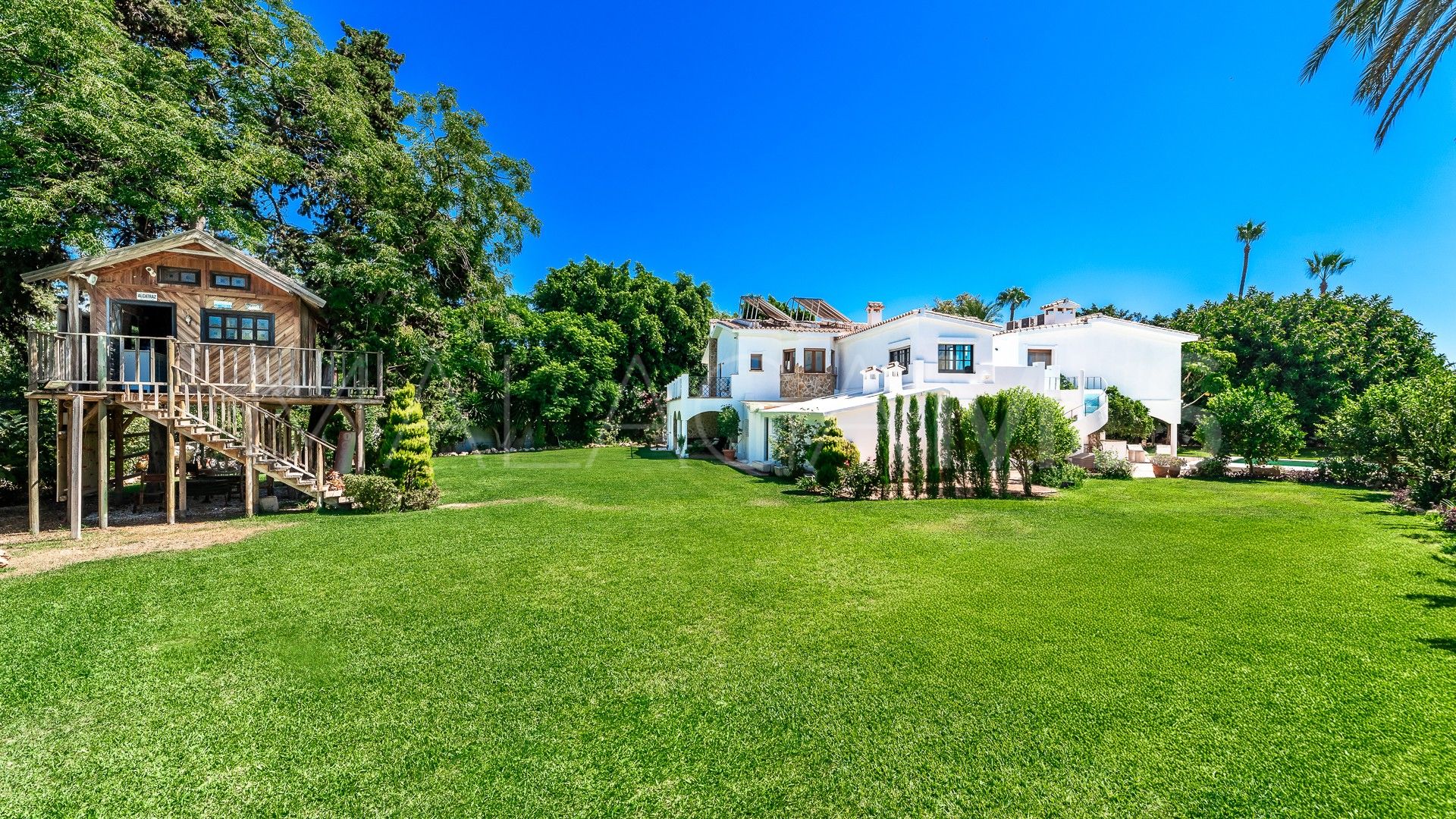 Villa for sale in Guadalmina Baja