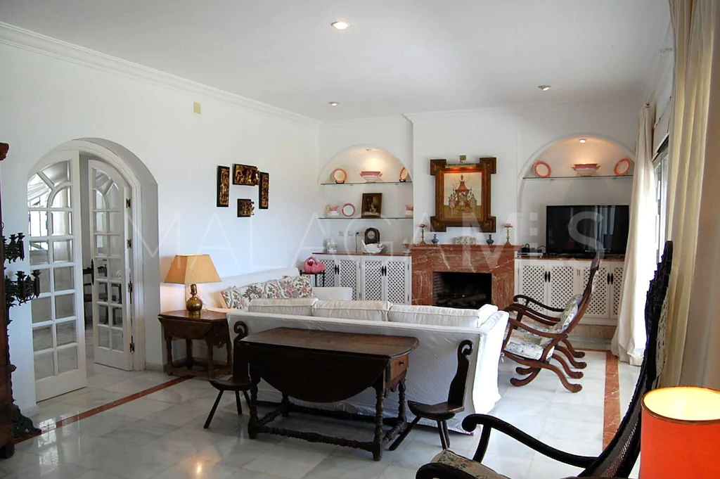 Villa for sale in Guadalmina Baja